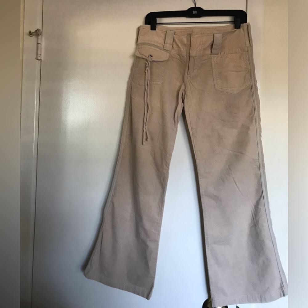 BCBG MAXAZRIA JEANS Size 2 fine corduroy beige jeans flare leg Beautiful done